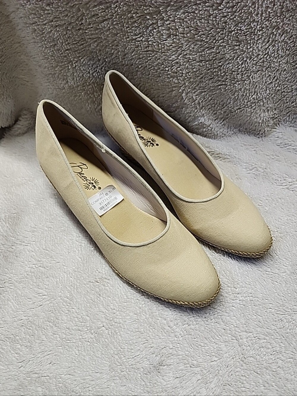 • New Beacon Women's Beige Wedge Espadrille Size 11M Slip On Shoes